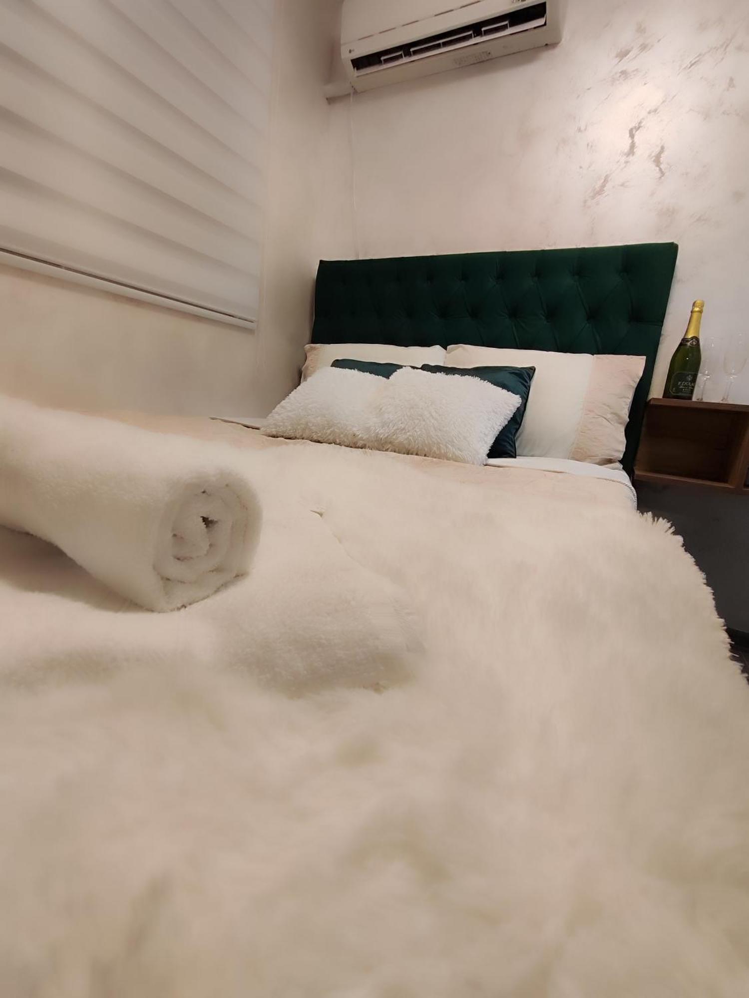 Studio Apartman Free Parking Rubikon Belgrado Buitenkant foto